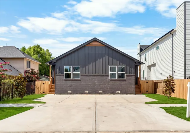 Photo 1 of Multi family home for sale at 5321 Rue St, Houston, TX 77033 | MLS# 24759099 | Listing updated on 2026-08-26