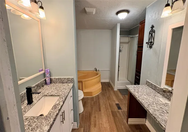 Photo 4 of Single family home for sale at 534 Lake Camelot Cir, Woodville, TX 75979 | MLS# 37374736 | Listing updated on 2026-08-19