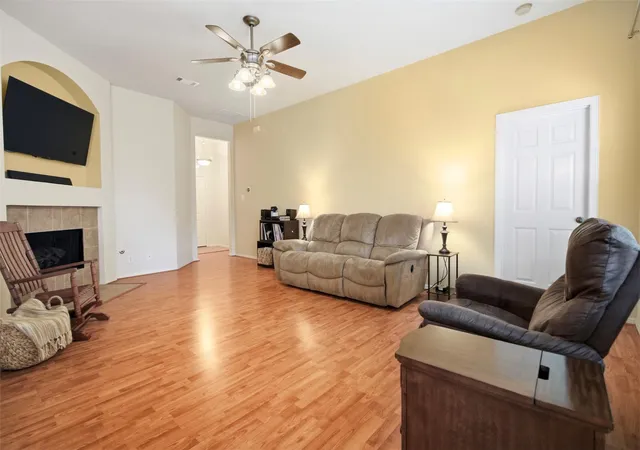 4th image of 32019 Sue Ln, Pinehurst, TX 77362 | MLS# 12332574