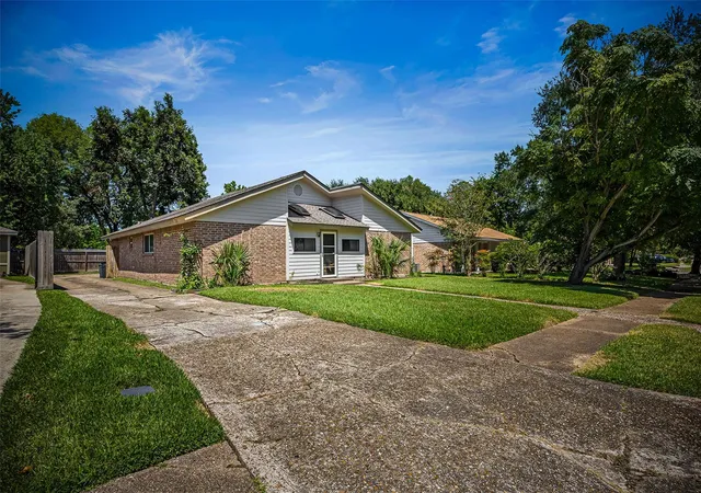 Photo 2 of Single family home for sale at 2519 Wood River Dr, Spring, TX 77373 | MLS# 31610522 | Listing updated on 2026-08-18