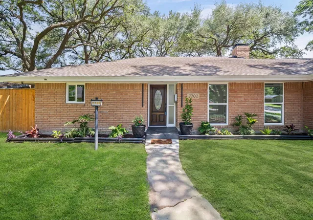 Photo 3 of Single family home for sale at 7702 Nairn St, Houston, TX 77074 | MLS# 46694473 | Listing updated on 2026-07-17