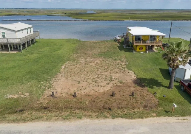 2nd image of 715 Canal Dr, Bay City, TX 77414 | MLS# 23821515