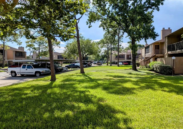 2nd image of 10555 Turtlewood Ct #1903, Houston, TX 77072 | MLS# 73439179