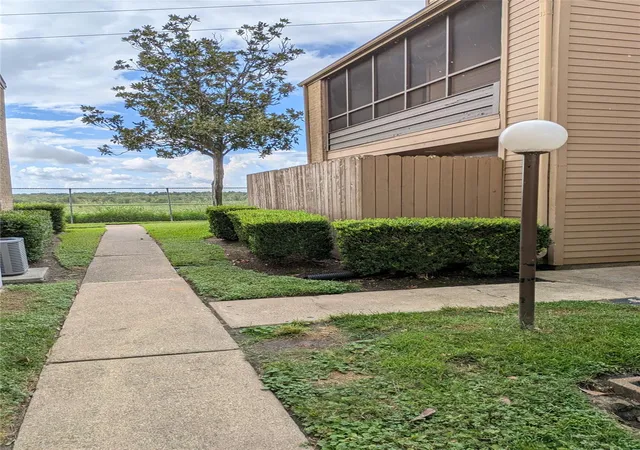 4th image of 10555 Turtlewood Ct #1903, Houston, TX 77072 | MLS# 73439179