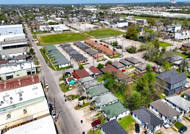 image of 2916 Chapman St, Houston, TX 77009 | MLS# 66343480