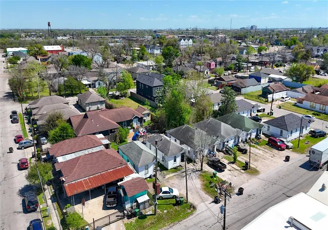 Homes for sale in Houston, TX | 2916 Chapman St, Houston, TX 77009 | MLS# 66343480