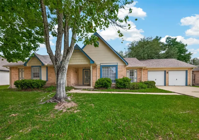 1st image of 1404 Osborne Dr, Friendswood, TX 77546 | MLS# 90666483