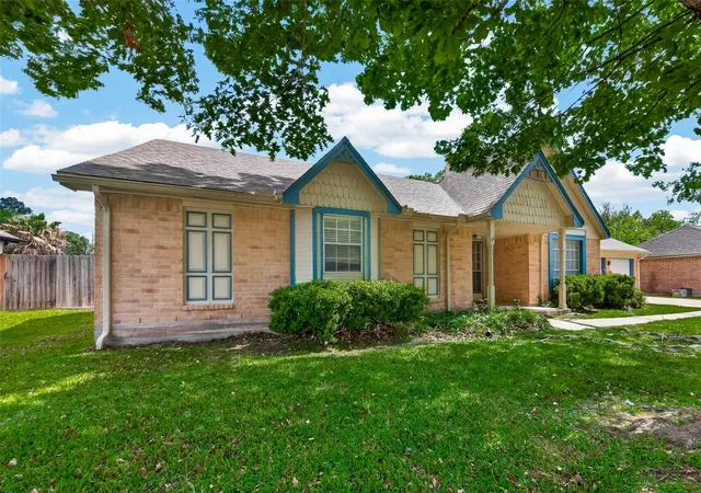 2nd image of 1404 Osborne Dr, Friendswood, TX 77546 | MLS# 90666483