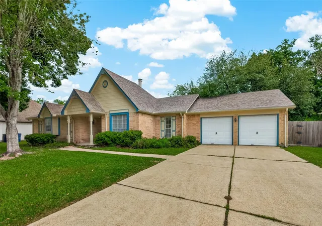 3rd image of 1404 Osborne Dr, Friendswood, TX 77546 | MLS# 90666483