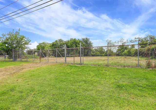 2nd image of 16534 Market St, Channelview, TX 77530 | MLS# 56492002