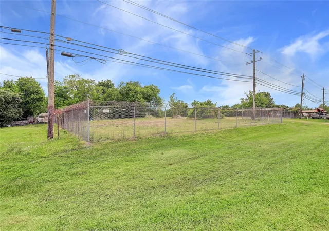 3rd image of 16534 Market St, Channelview, TX 77530 | MLS# 56492002