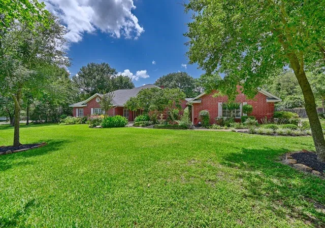 Homes for sale in Brenham, TX | 800 W Briarwood Dr, Brenham, TX 77833 | MLS# 94168902