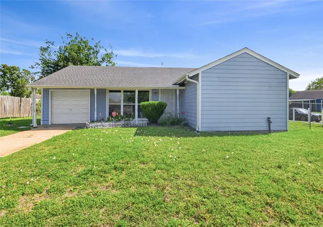 Photo 1 of Single family home for sale at 6651 Crestmont St, Houston, TX 77033 | MLS# 93476419 | Listing updated on 2026-07-14