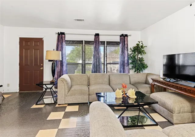 Photo 4 of Single family home for sale at 6651 Crestmont St, Houston, TX 77033 | MLS# 93476419 | Listing updated on 2026-07-14