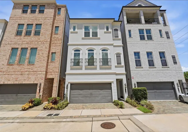 Photo 1 of Single family home for sale at 3504 Bridgewater Oaks Ln, Houston, TX 77055 | MLS# 38520250 | Listing updated on 2026-08-27