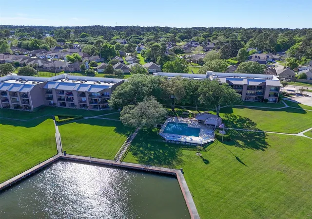 2nd image of 15575 Marina Dr, Conroe, TX 77356