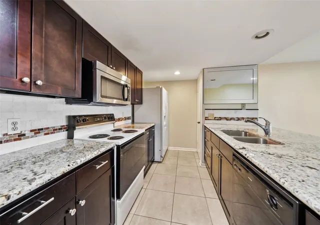 4th image of 15575 Marina Dr #123A, Conroe, TX 77356 | MLS# 86324438
