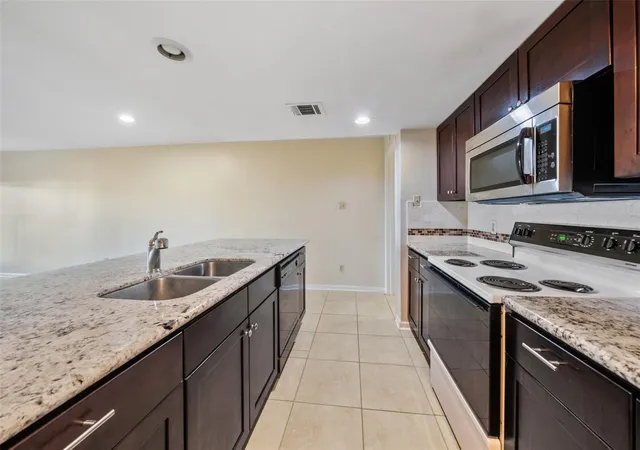 5th image of 15575 Marina Dr #123A, Conroe, TX 77356 | MLS# 86324438
