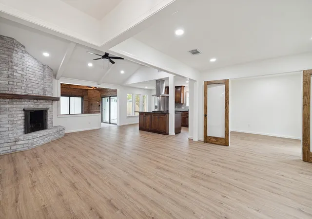Photo 2 of Single family home for sale at 9719 Springmont Dr, Houston, TX 77080 | MLS# 18531794 | Listing updated on 2026-09-19