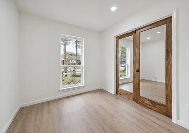 Photo 4 of Single family home for sale at 9719 Springmont Dr, Houston, TX 77080 | MLS# 18531794 | Listing updated on 2026-09-19