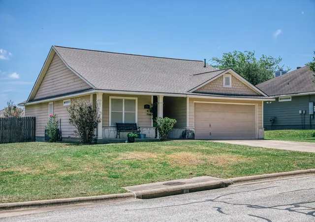 2nd image of 1710 Dempsey St, Brenham, TX 77833 | MLS# 8872021