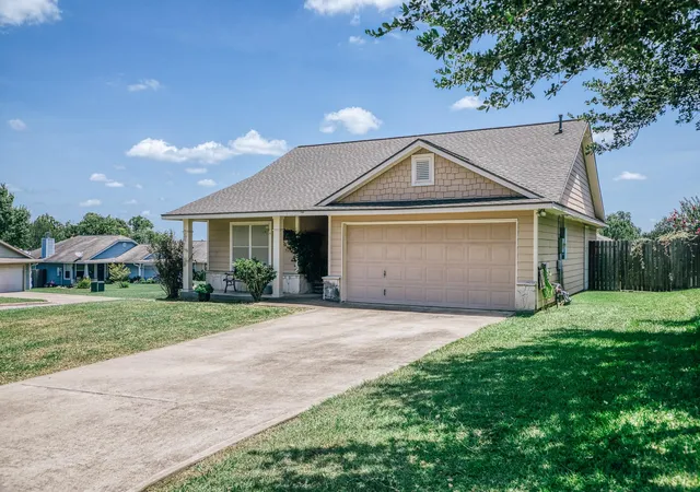 3rd image of 1710 Dempsey St, Brenham, TX 77833 | MLS# 8872021