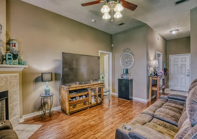 4th image of 1710 Dempsey St, Brenham, TX 77833 | MLS# 8872021