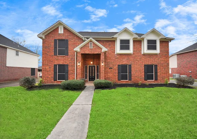 Photo 2 of Sale Pending at 1410 Long View Dr, Pearland, TX 77581 | MLS# 66934941 | Listing updated on 2026-08-02