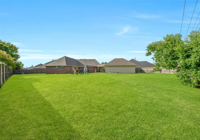 4th image of 910 High Ridge Cir, Friendswood, TX 77546 | MLS# 68654195