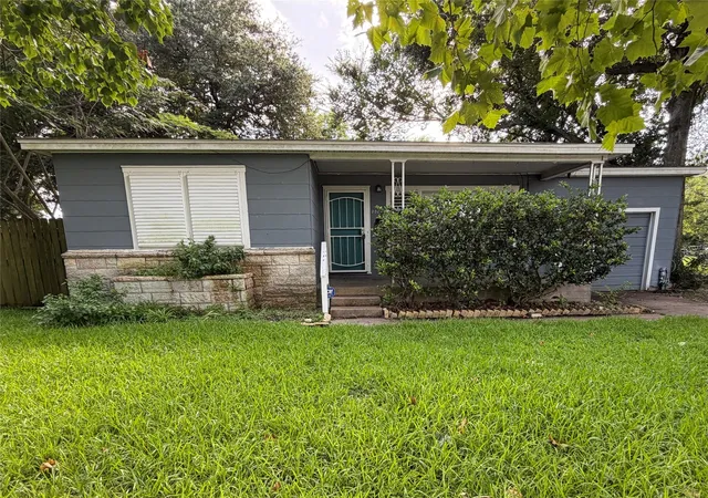 1st image of 2013 6th St N, Texas City, TX 77590 | MLS# 38701337