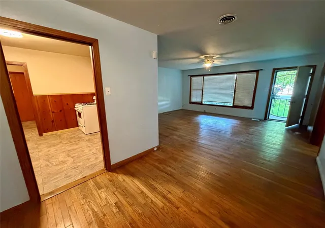 5th image of 2013 6Th St N, Texas City, TX 77590 | MLS# 38701337