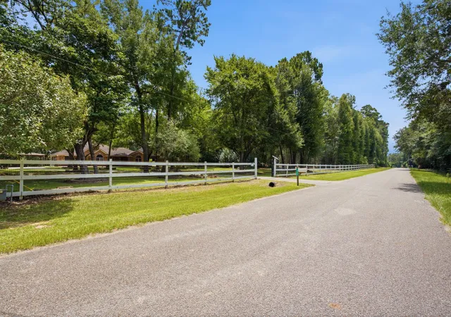 4th image of 223 Pin Oak Ln, Magnolia, TX 77354 | MLS# 9372558