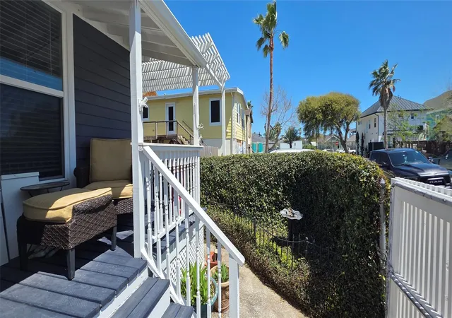 Photo 3 of Multi family home for sale at 3322 Ave R 1/2, Galveston, TX 77550 | MLS# 75556024 | Listing updated on 2026-09-01