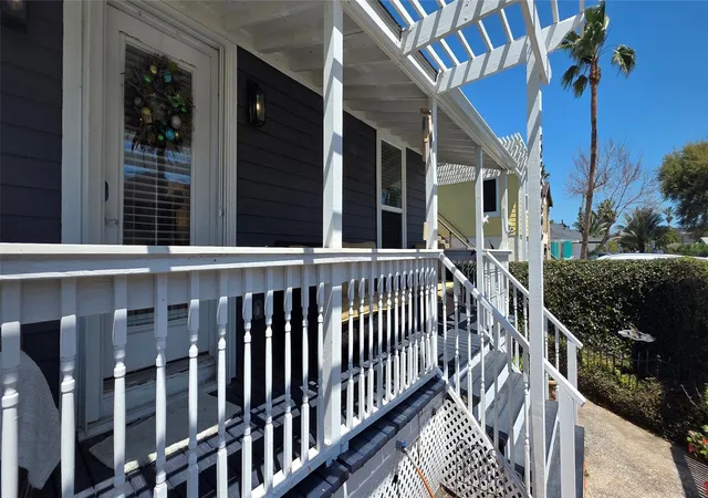 Listing Photo 5 - Condo for sale in building located at 3322nd Ave R 1/2, Galveston, TX 77550