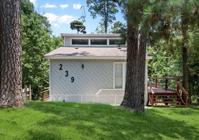 Photo 3 of Single family home for sale at 239 White Oak Hills, Livingston, TX 77351 | MLS# 36799694 | Listing updated on 2026-07-31