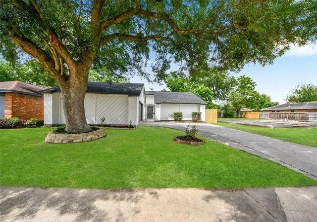 Photo 2 of Single family home for sale at 13122 Benford Dr, Houston, TX 77099 | MLS# 63737711 | Listing updated on 2026-10-06