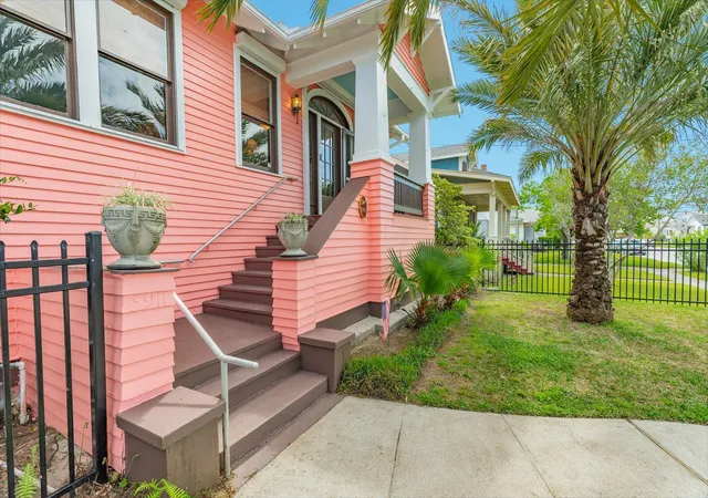 Photo 1 of Single family home for sale at 3911 Ave R 1/2, Galveston, TX 77550 | MLS# 75097509 | Listing updated on 2026-09-01