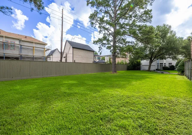Photo 2 of Land for sale at 402 Prestwick Ct, Houston, TX 77057 | MLS# 27042165 | Listing updated on 2026-08-07