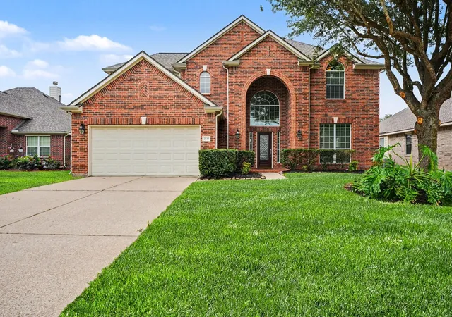 Photo 3 of Single family home for sale at 2530 Mango Ct, League City, TX 77573 | MLS# 46358090 | Listing updated on 2026-08-30