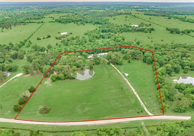 Photo 3 of Single family home for sale at 88 Piney Point Rd, Huntsville, TX 77340 | MLS# 38240102 | Listing updated on 2026-10-07