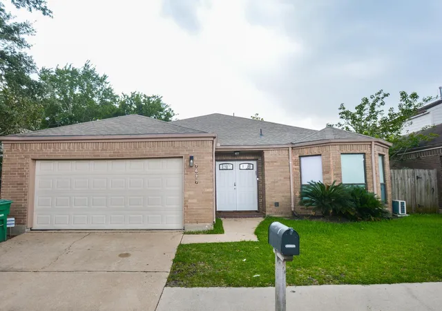 Photo 2 of Single family home for sale at 7627 Quail Meadow Dr, Houston, TX 77071 | MLS# 19278365 | Listing updated on 2026-09-06