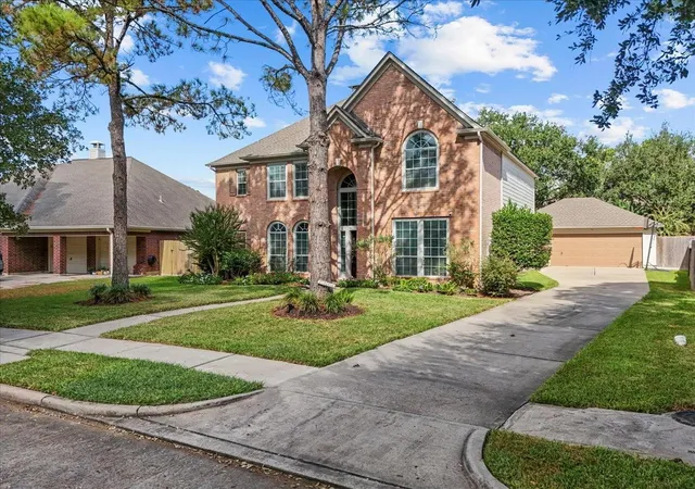 Photo 2 of Single family home for sale at 2376 Autumn Mist Ln, League City, TX 77573 | MLS# 10524658 | Listing updated on 2026-08-25