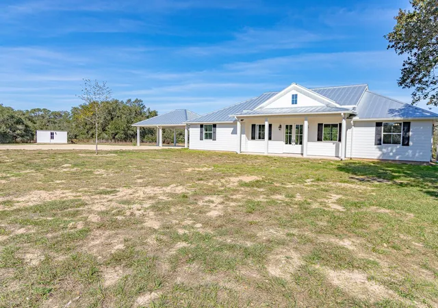 Homes for sale in Hallettsville, TX | 725 Private Road 1581, Hallettsville, TX 77964 | MLS# 76740061