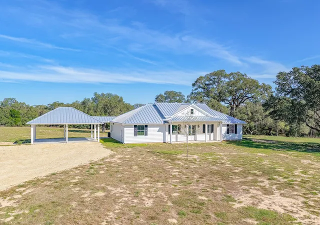 Homes for sale in Hallettsville, TX | 725 Private Road 1581, Hallettsville, TX 77964 | MLS# 76740061