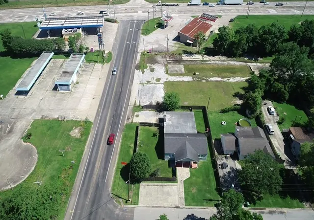 Photo 3 of Single family home for sale at 3001 Lincoln St, Liberty, TX 77575 | MLS# 77613964 | Listing updated on 2026-05-15