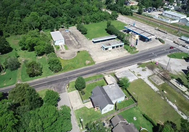 Photo 4 of Single family home for sale at 3001 Lincoln St, Liberty, TX 77575 | MLS# 77613964 | Listing updated on 2026-05-15