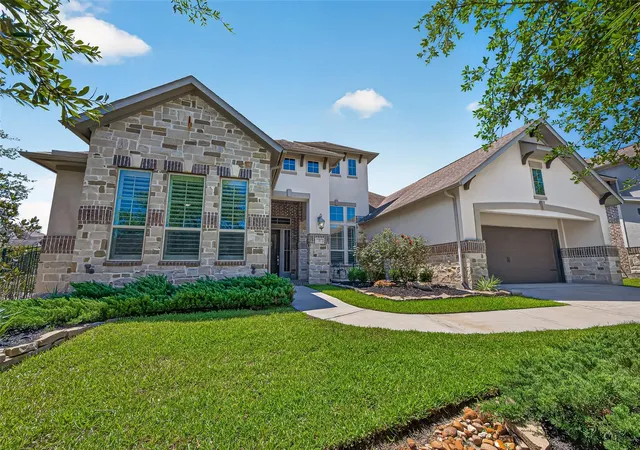 Photo 3 of Single family home for sale at 30 Argosy Bnd Pl, Tomball, TX 77375 | MLS# 78987283 | Listing updated on 2026-10-10