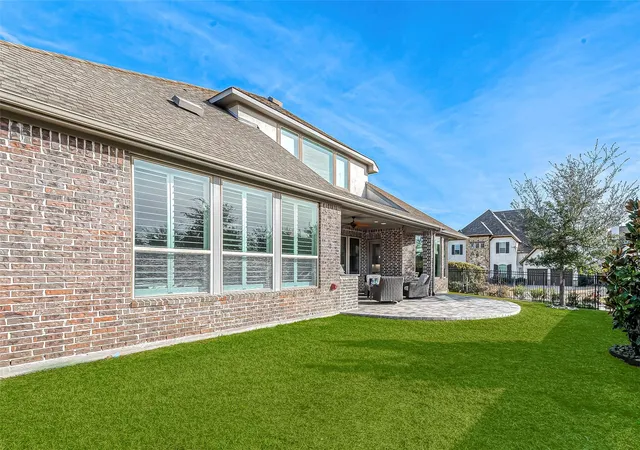 Photo 3 of Single family home for sale at 30 Argosy Bnd Pl, Tomball, TX 77375 | MLS# 78987283 | Listing updated on 2026-10-10