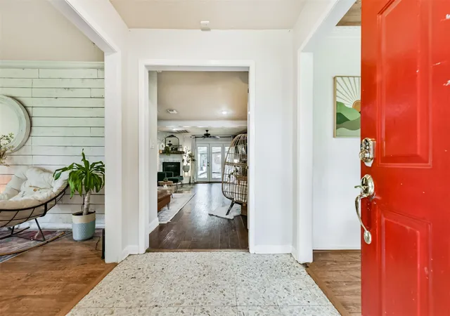 Photo 2 of Sale Pending at 1723 Capstan Rd, Houston, TX 77062 | MLS# 37851008 | Listing updated on 2026-09-21