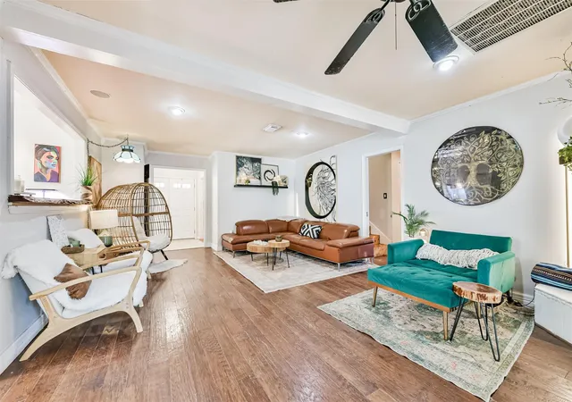 Photo 3 of Sale Pending at 1723 Capstan Rd, Houston, TX 77062 | MLS# 37851008 | Listing updated on 2026-09-21